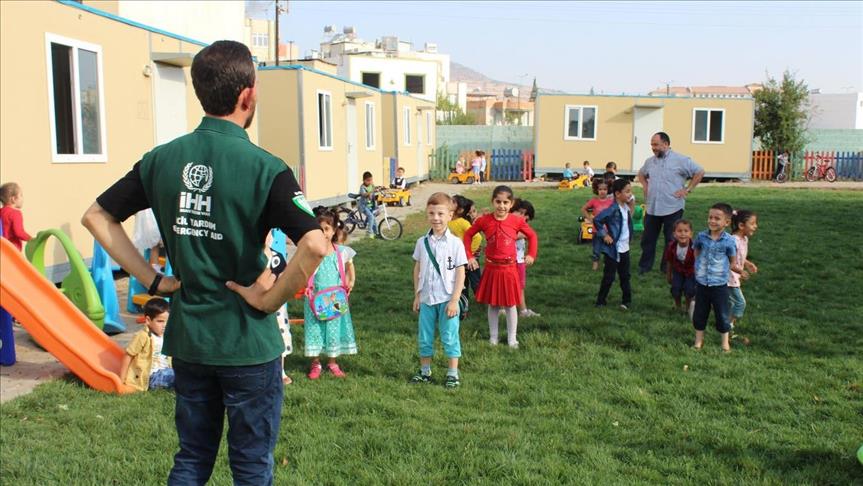 أيتام سوريون بمدينة “كليس” التركية يعيشون بهجة روضة الأطفال