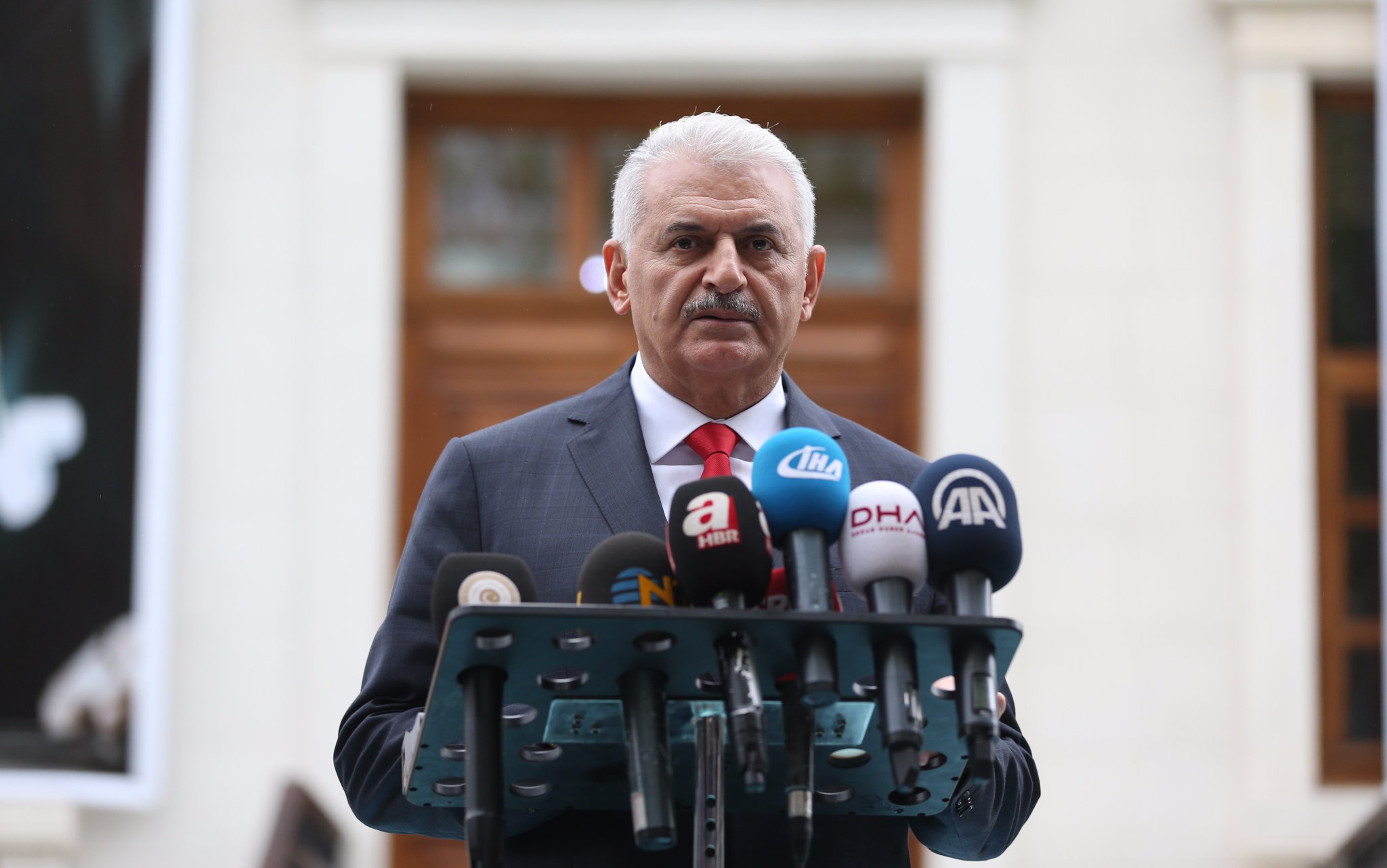 رئيس وزراء التركي يتسلم دعوة لحضور مؤتمر إعمار العراق