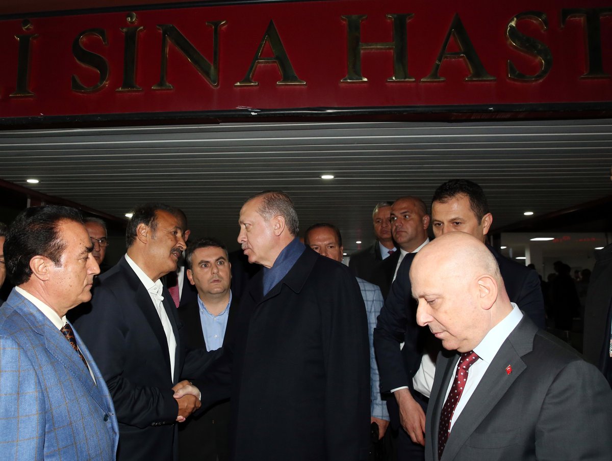 بالصور.. الرئيس أردوغان يزور الرئيس السابق لـ”الشعب الجمهوري” إثر تعرضه لوعكة صحية