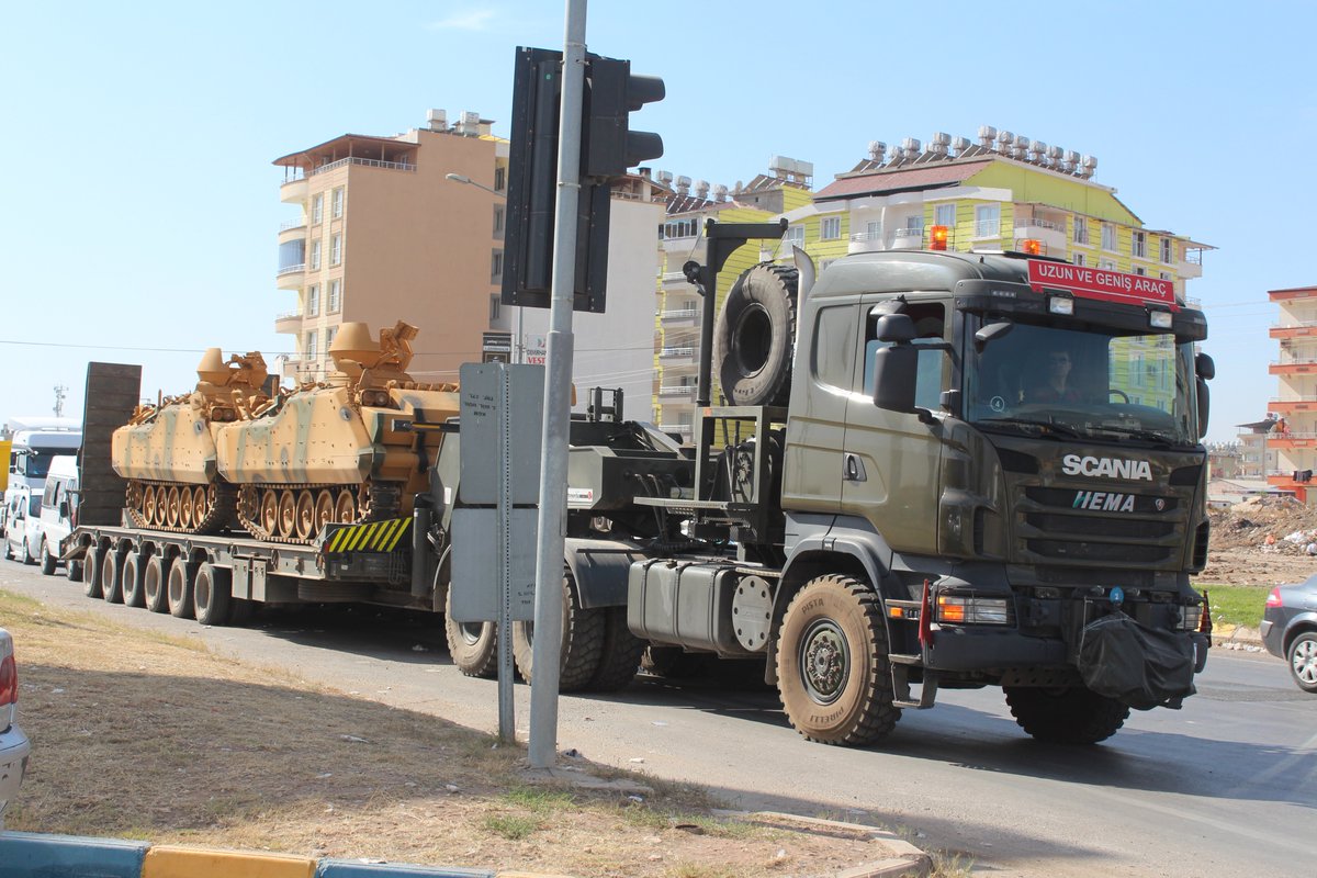 بالصور.. تحركات عسكرية واسعة للجيش التركي على الحدود مع سوريا