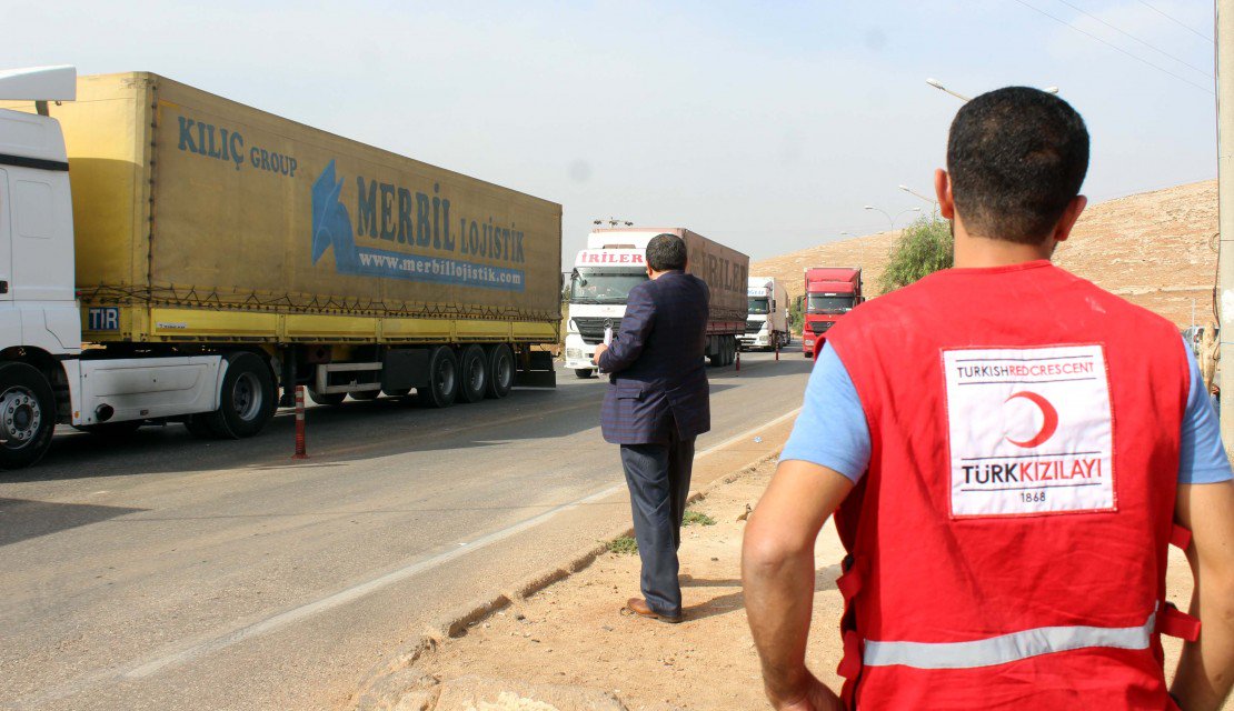 ولايات تركية ترسل 15 شاحنة مساعدات إنسانية إلى إدلب