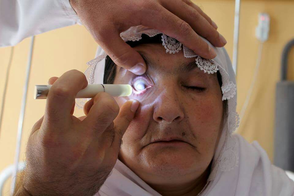 مسنة تركية تستعيد بصرها بعد 20 عاماً من فقدانها البصر