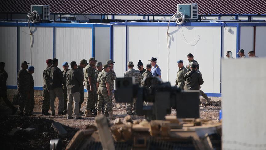 رئيس الأركان التركي يتفقد الوحدات العسكرية على الحدود مع سوريا