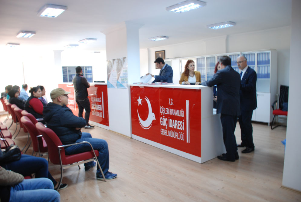 مكتب تحديث البيانات في دائرة الهجرة التركية