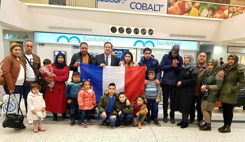 لاجئون سوريون يغادرون لبنان إلى فرنسا!