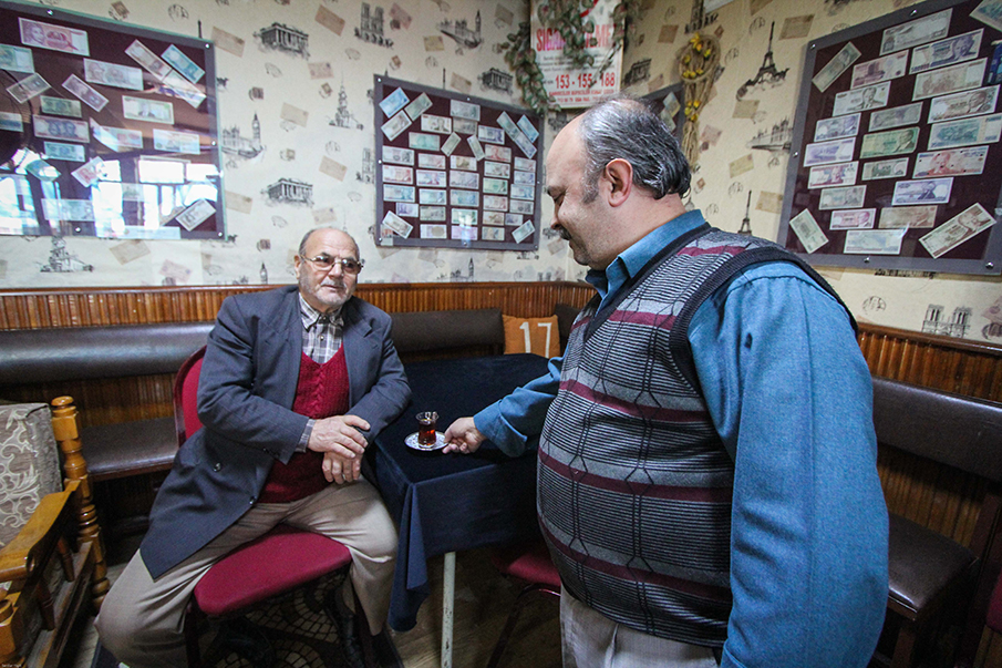 شاهد: مقهى تركي يستقبل زبائنه الجدد بمقالب طريفة