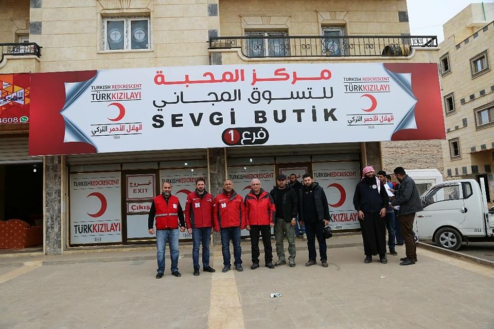 الهلال الأحمر التركي يفتتح مركز المحبة للتسوق المجاني في مدينة إدلب