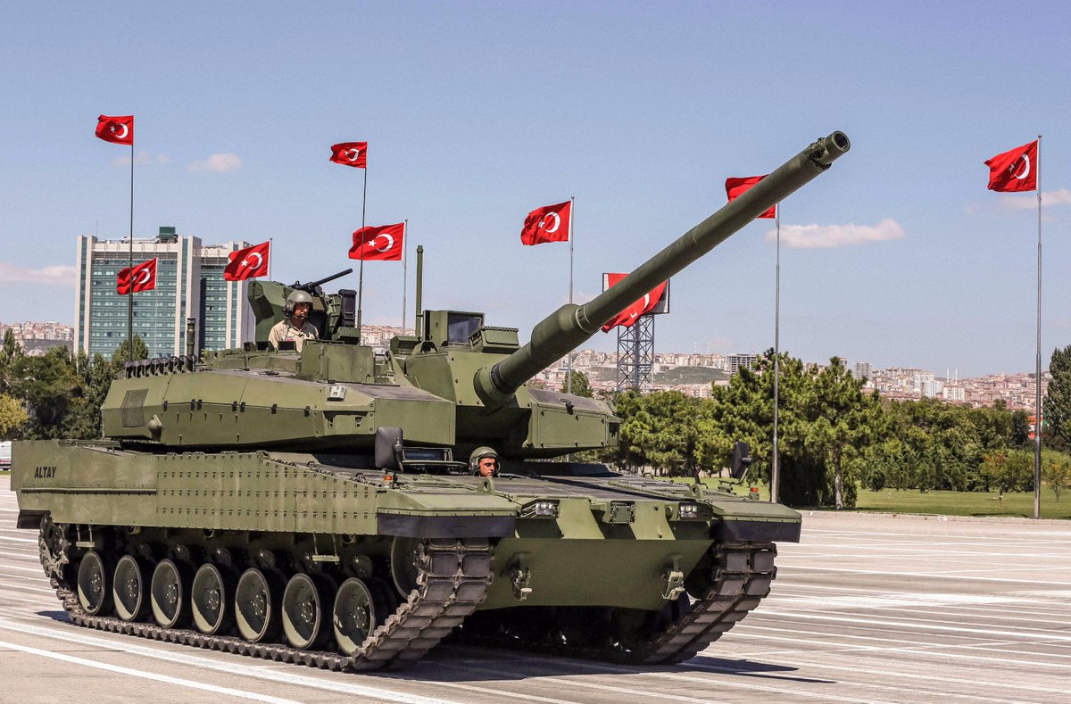 وزيرالدفاع التركي: تلقينا عروضا لإنتاج 500 دبابة من طراز ألتاي