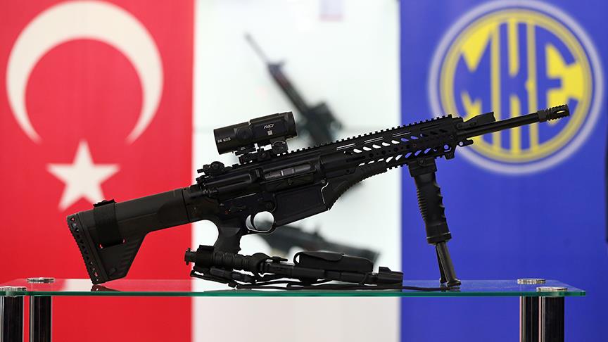 تركيا تسلم الحكومة الصومالية 450 قطعة من بندقيتها “MPT-76” محلية الصنع