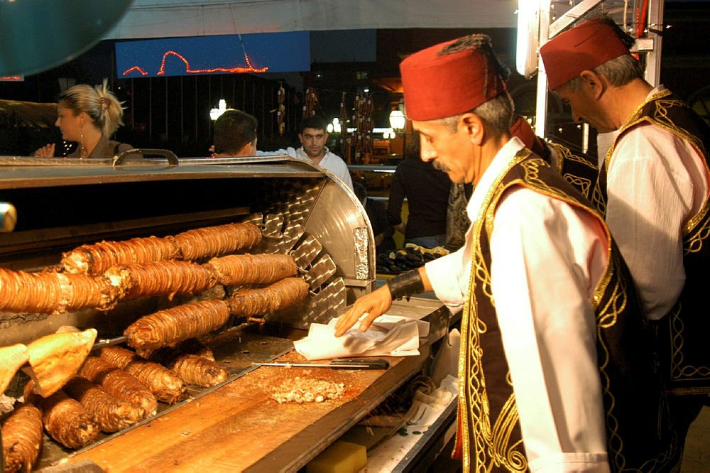 هل جربت وجبة “الكوكوريتش” التركية والتي تشتهر بها مدينة إسطنبول؟