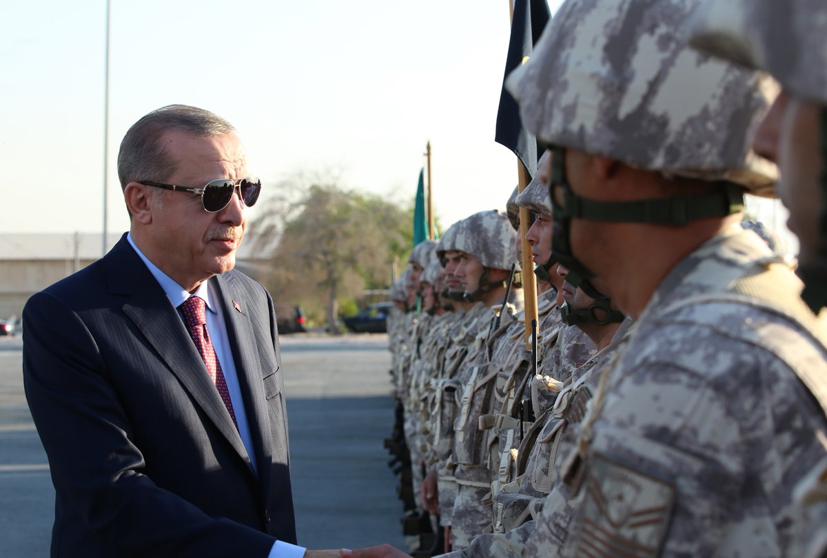 بالصور: الرئيس أردوغان يزور القاعدة العسكرية التركية في قطر