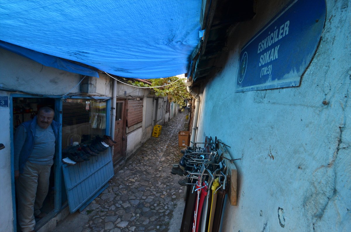 بالصور: زقاق “ديكيجيلار” في مدينة جوروم .. أحد أضيق الأزقة التجارية في العالم