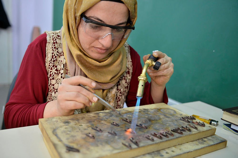 بلدية في ماردين تطلق مشروع لتعليم النساء فنّ الـ”تلكاري” التاريخي