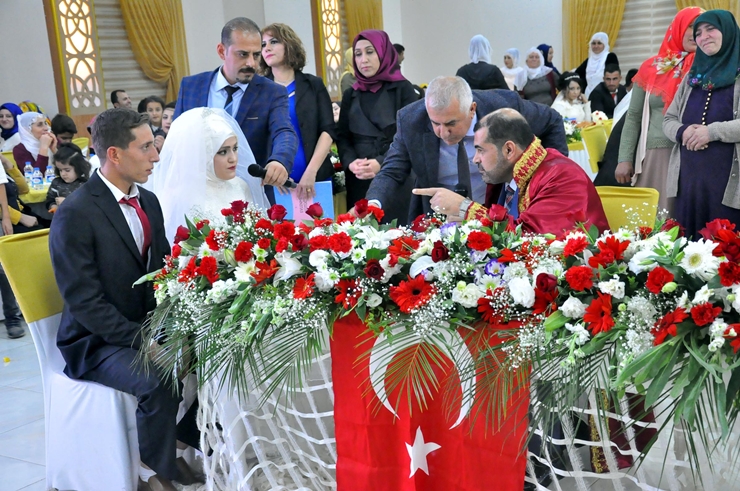 مدينة ديار بكر التركية تشهد أول زواج ديني علي يد مأذون شرعي