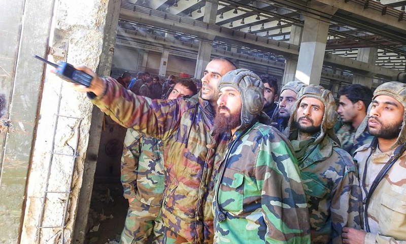 قوات الأسد تعن فقدانها الاتصال مع مجموعة من “الحرس الجمهوري” في حرستا