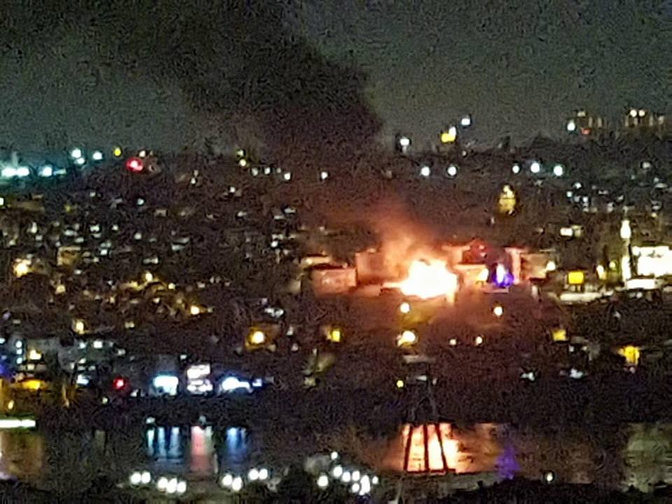 عاجل: حريق ضخم في اسطنبول بالقرب من منطقة ayvansaray