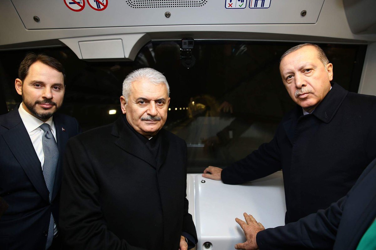 شاهد: أردوغان ويلدريم على متن أولى رحلات مترو ذاتي القيادة في إسطنبول