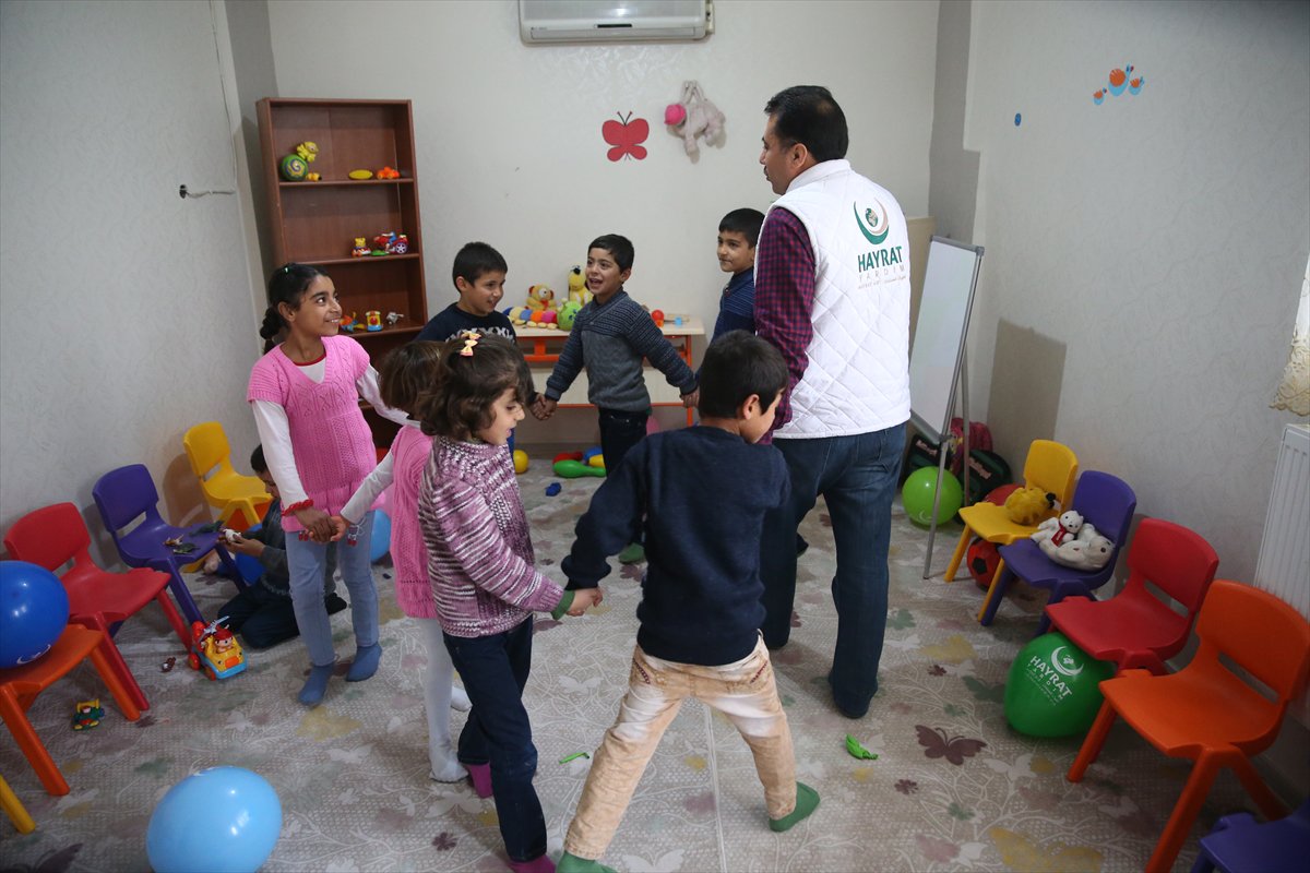 جمعية تركية تتكفل بـ 40 طفل سوري يتيم (شاهد الصور)
