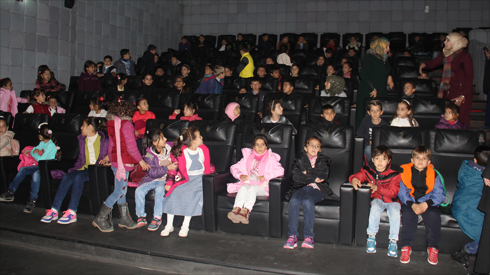 مبادرة من قائم قام قضاء “ألتن أوزو” التركي: رحلة لأيتام سوريون إلى السينما