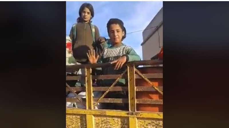 مقطع فيديو لطفل سوري يحصد مئات ألوف المشاهدات وهو يشبّه أنواع الصواريخ بالمواد الامتحانية (شاهد)