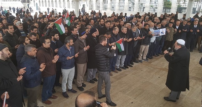أتراك وفلسطينيون يتظاهرون في إسطنبول تحت شعار “القدس توحدنا”