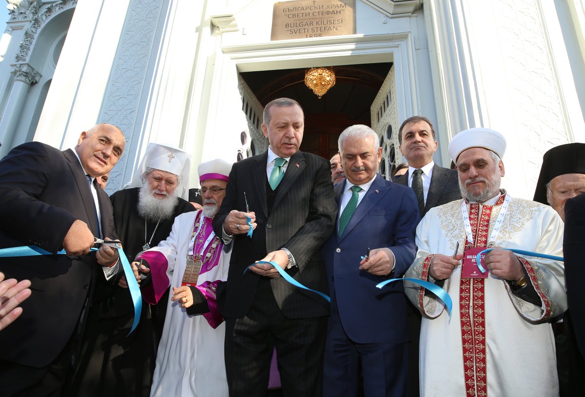 بالصور والفيديو: الرئيس أردوغان يفتتح الكنيسة الحديدية البلغارية بمدينة إسطنبول