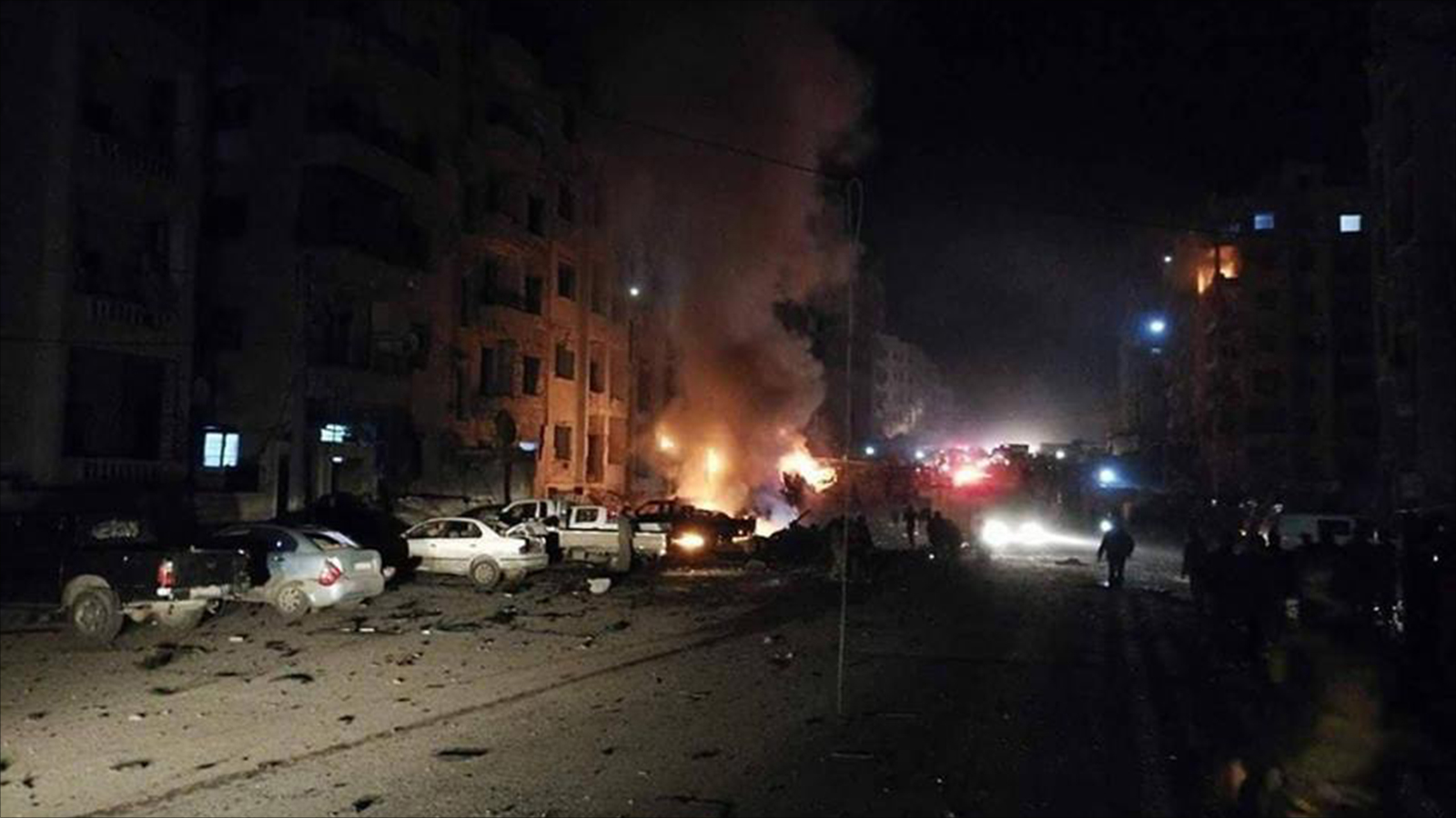 مقتل وجرح العشرات في تفجير كبيرة بمدينة إدلب (فيديو)