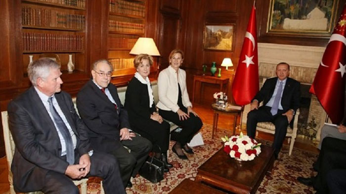 أردوغان يلتقي أحفاد العثمانيين في باريس