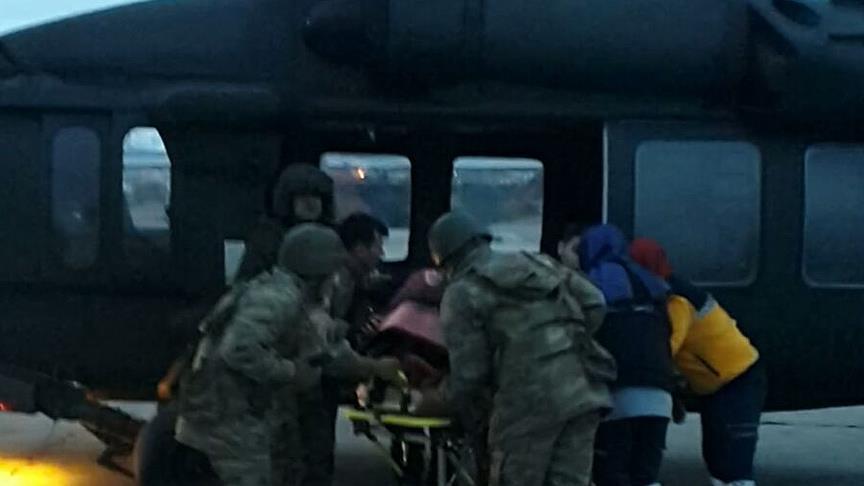 مروحية عسكرية تركية تسعف “حاملًا” تعذر نقلها للمشفى بسبب الثلوج
