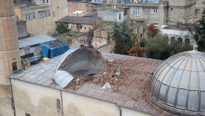 ورش الصيانة في “كليس” التركية تبدأ بصيانة مسجد تاريخي استهدفه مقاتلوا “ب ي د”