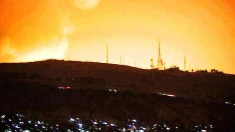إسرائيل تستهدف مواقع لنظام الأسد و”حزب الله” قرب دمشق (شاهد الفيديو)