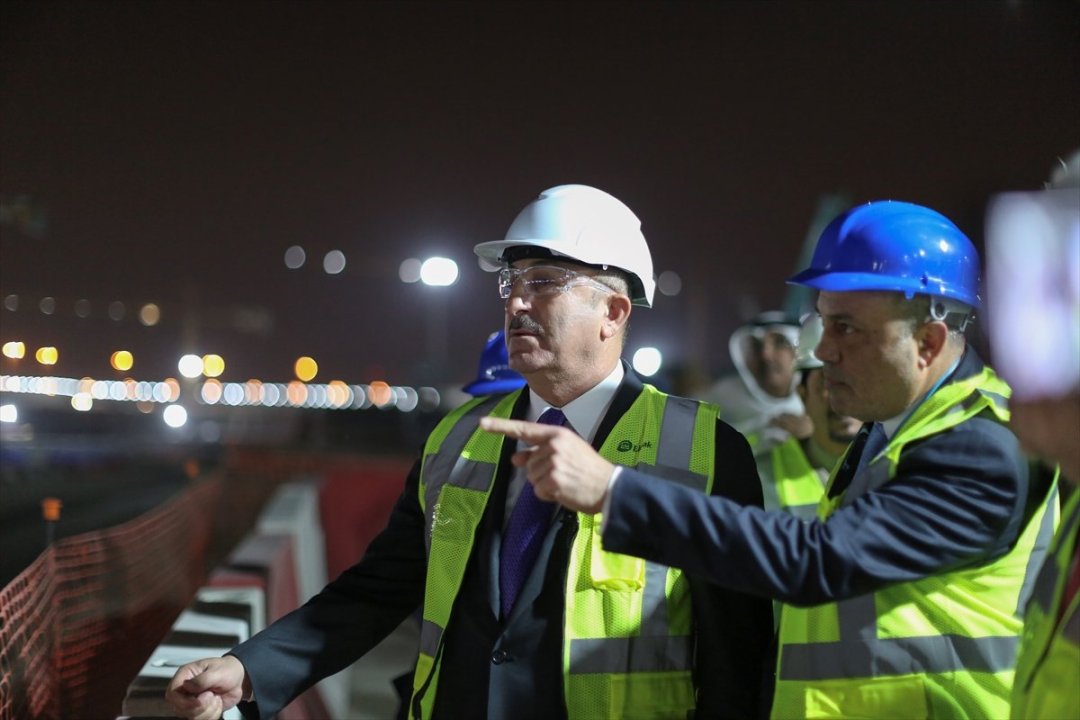 شاهد بالصور: وزير الخارجية التركي يزور مشروع مبنى بمطار الكويت الجديد الذي تنفذه شركة تركية