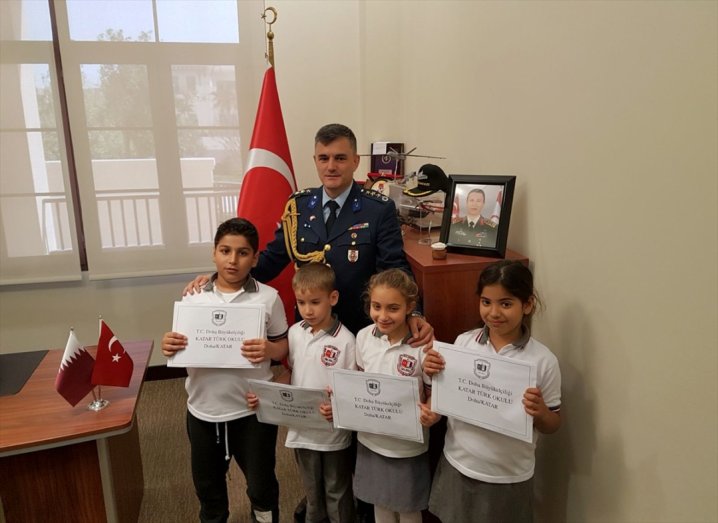 شاهد ماذا أرسل طلاب المدرسة التركية في الدوحة للجنود الأتراك
