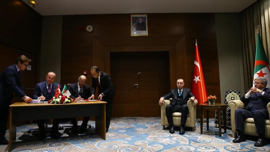 توقيع مذكرات تفاهم بين تركيا والجزائر خلال زيارة أردوغان