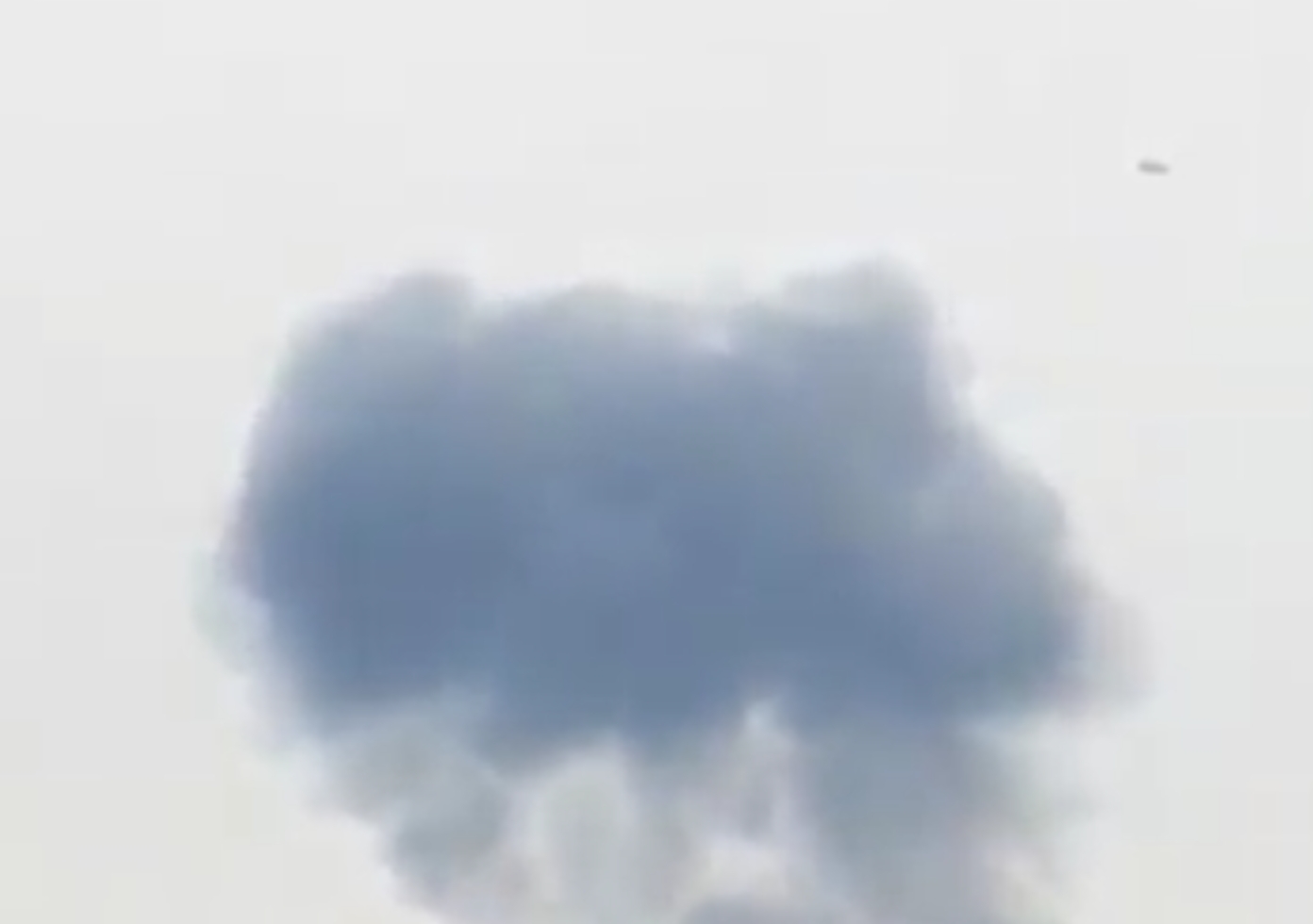 المعارضة تسقط طائرة روسية في إدلب وتعتقل الطيار (فيديو)