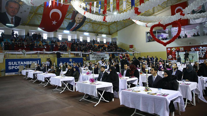 الأول من نوعه.. حفل زفاف جماعيّ بإسطنبول لأبناء جاليات عربية