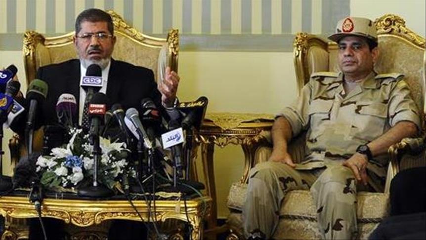 مرسي وبجانبه السيسي