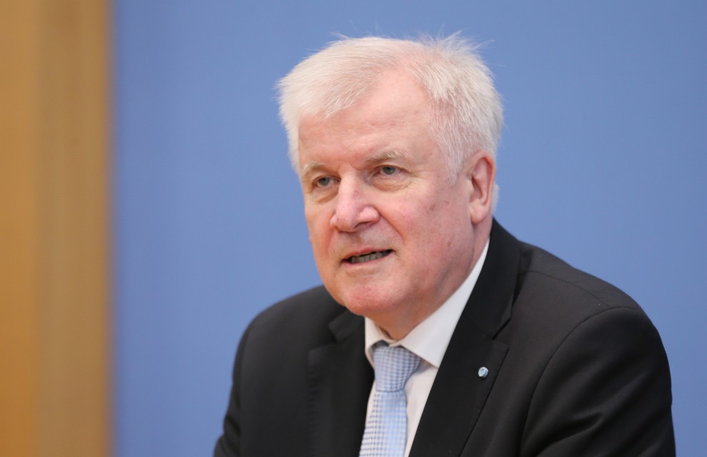 وزير الداخلية الألماني الجديد: الإسلام لا ينتمي إلى بلادنا