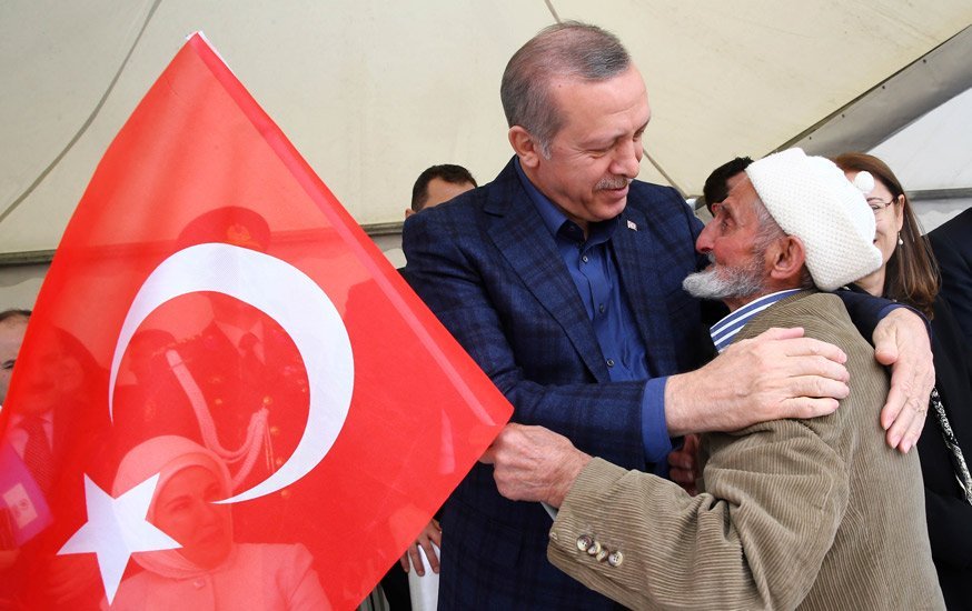 أردوغان مع رجل مسن