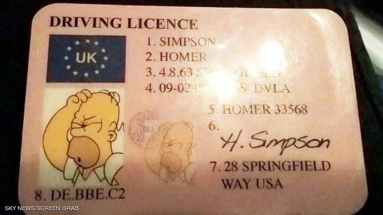 بالصور: سائق يحمل رخصة سياقة بإسم وصورة الشخصية الكارتونية “هومر سيمبسون”!