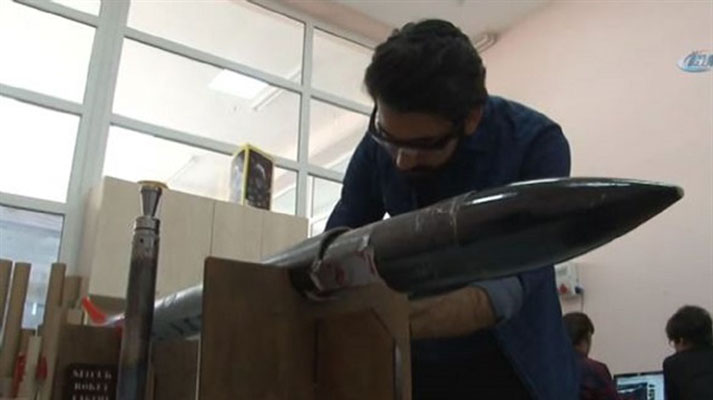 طلاب جامعة تركية يخترعون”صاروخ” كمشروع لتخرجهم