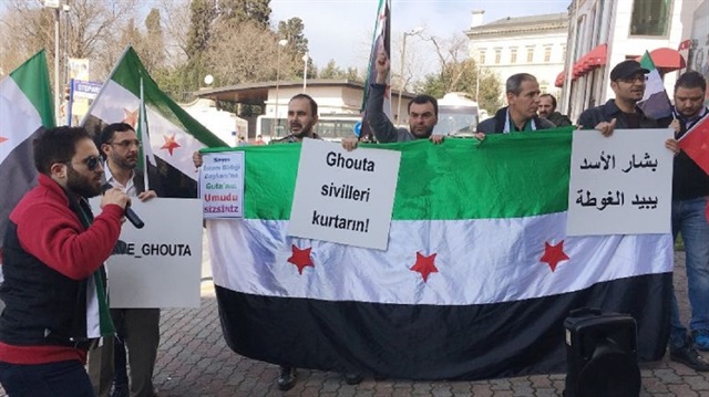 السوريون في إسطنبول يتظاهرون نصرة “للغوطة الشرقية” في سوريا