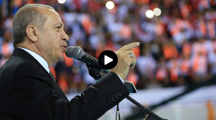 شاهد بالفيديو .. ماذا كان يفعل الرئيس أردوغان لحظة حدث مسجدي نيوزيلندا