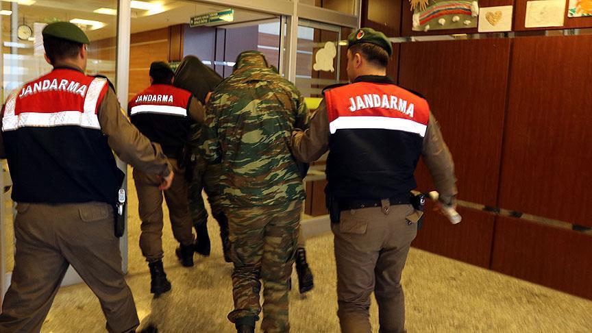 محكمة تركية تقضي باستمرار حبس عسكريين يونانيين