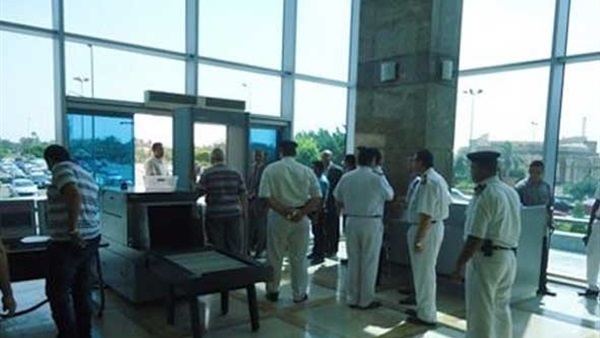إجراءات مشددة في مطار القاهرة بعد وصول شحنة نووية قادمة من اسطنبول