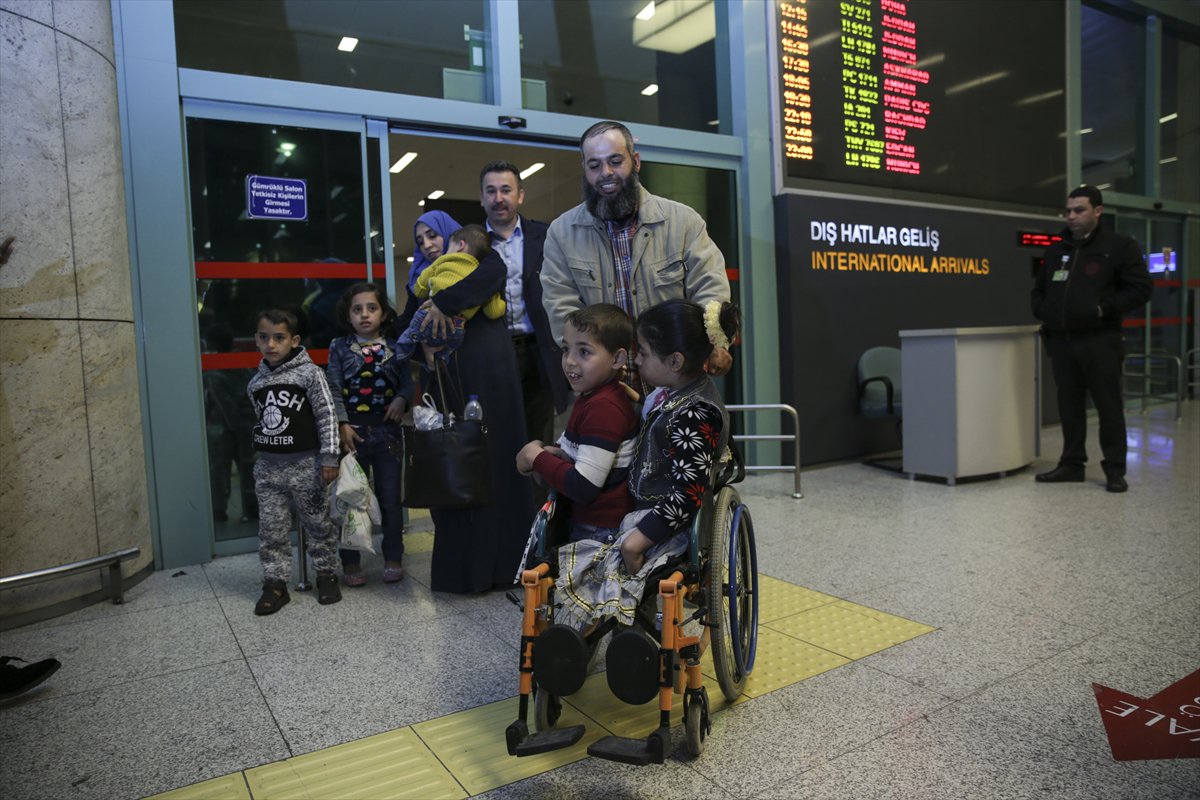وزارة الصحة التركية تتكفل بعلاج 3 أطفال فلسطينيين دون أطراف