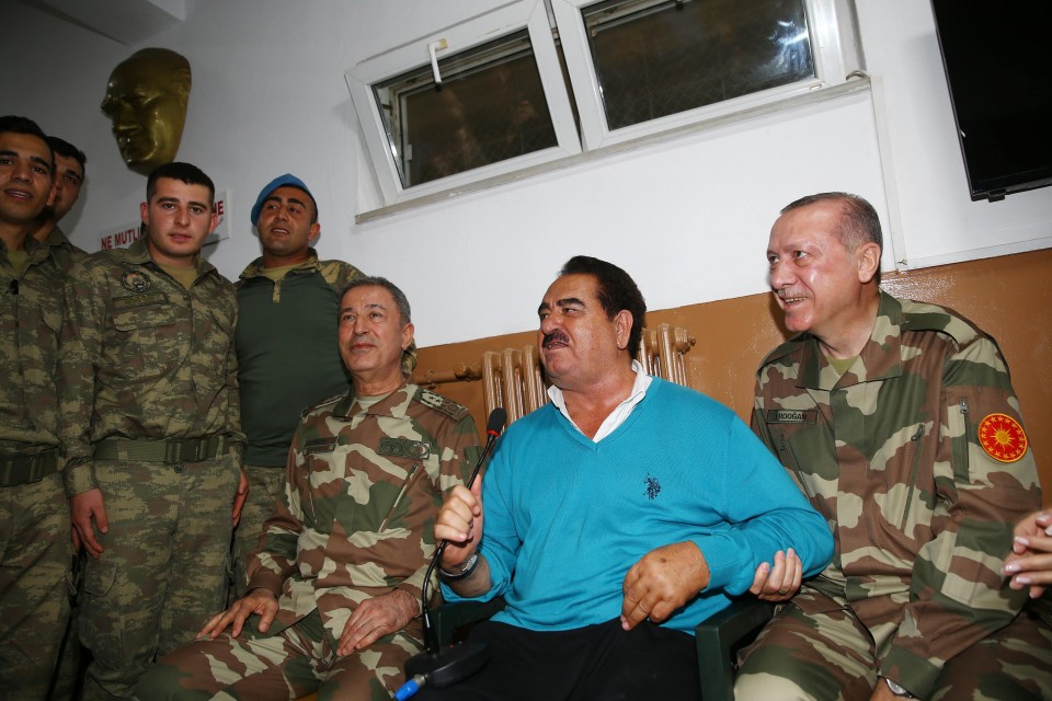 مشاهير يغنون مع أردوغان دعما للجيش التركي