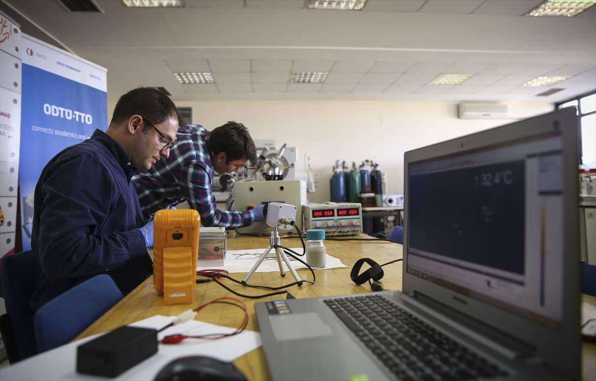 مهندسون أتراك يطورون تكنولوجيا لتدفئة الملابس