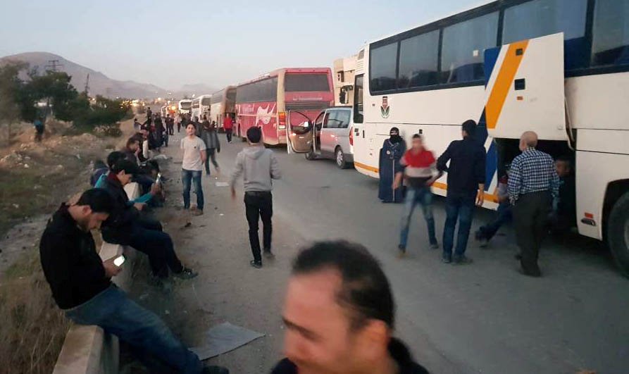 وصول القافلة الـ13 من مهجري #الغوطة_الشرقية إلى #إدلب و #حلب