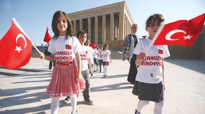 أردوغان ويلدريم يهنئان الشعب التركي بعيد “الطفولة والسيادة الوطنية”